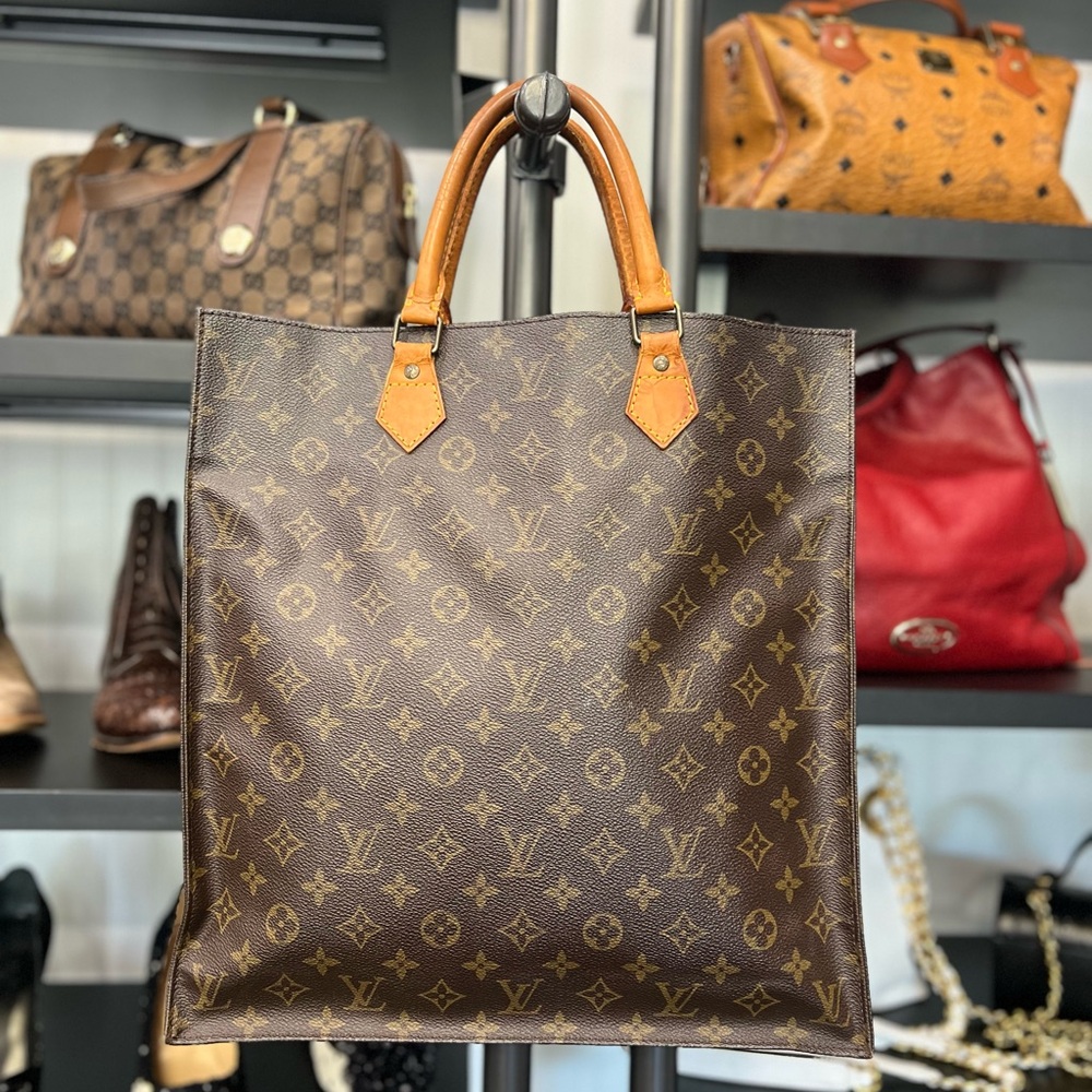 $2430 LV Monogram Sac Plat